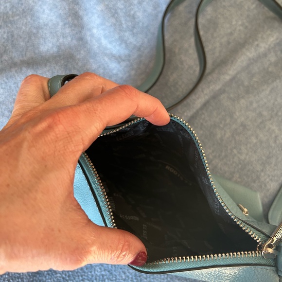 New Roots Crossbody vegan leather bag. Robins egg blue. - Picture 3 of 3